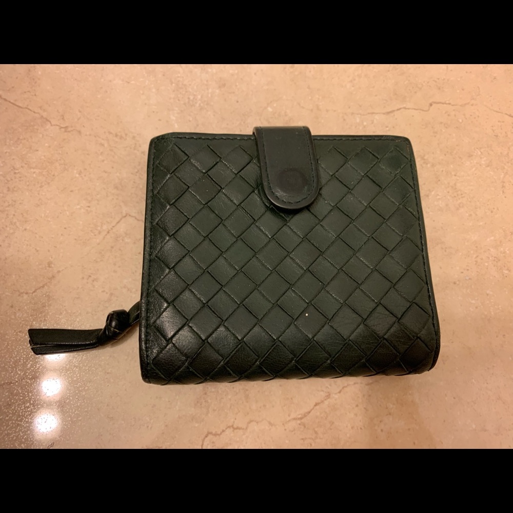 Bottega veneta intrecciato compact wallet
